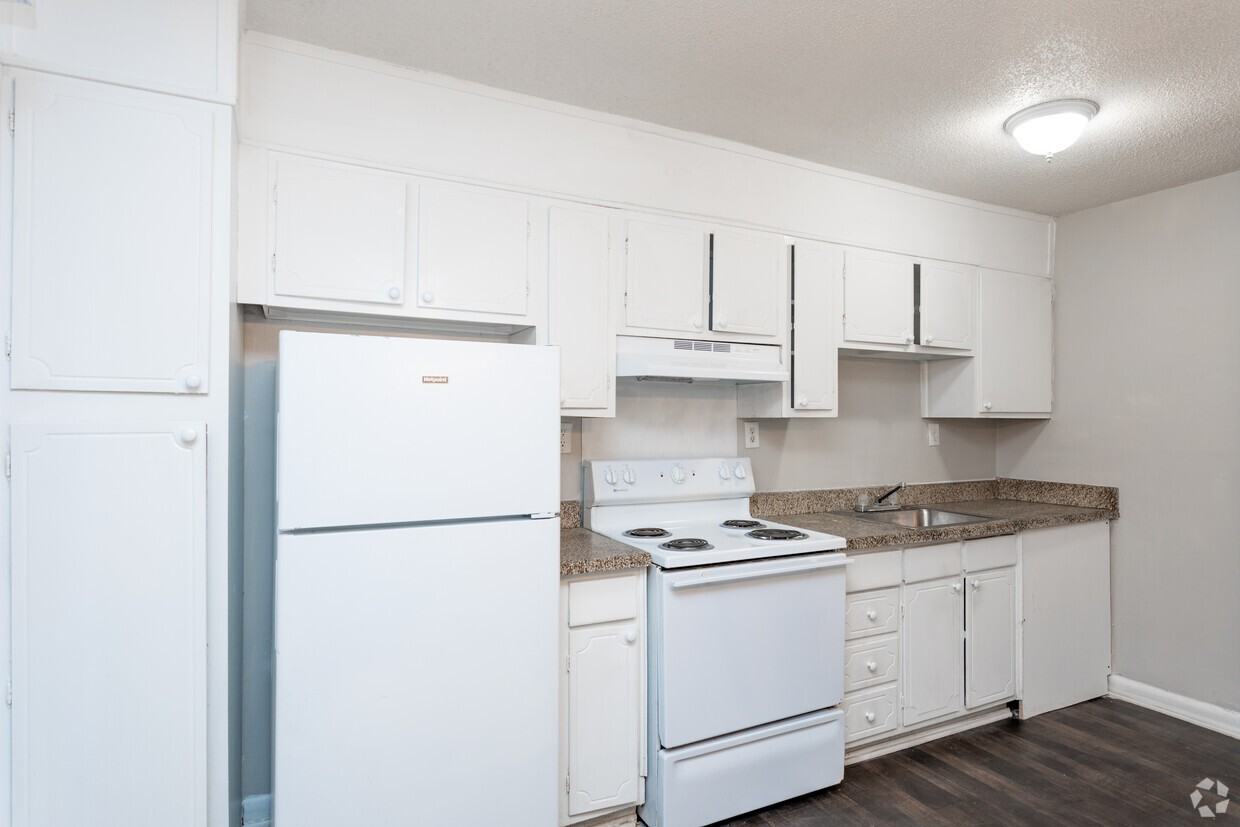 Appletree Townhomes Apts. Apartments 2800 Masseyville Rd, Macon, GA