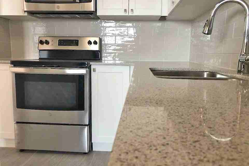 San Remo/Monaco Towers - Photo 2 of 9