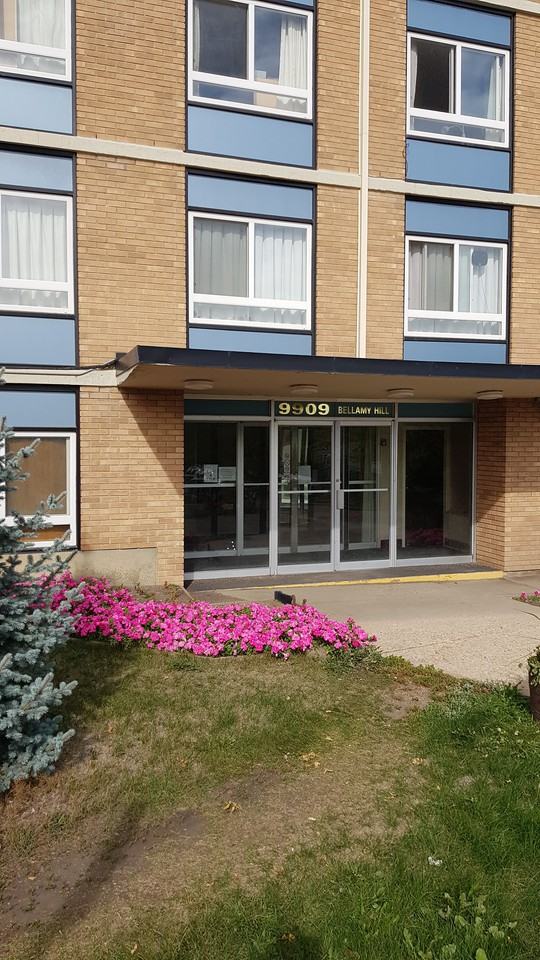 Capital Manor - Photo 2 of 7