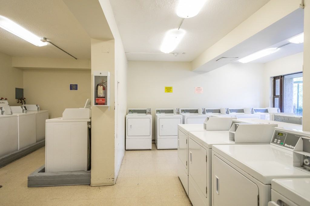 Gerrard Residences Apartments 40 Gerrard St E, Toronto, ON M5B 2E8