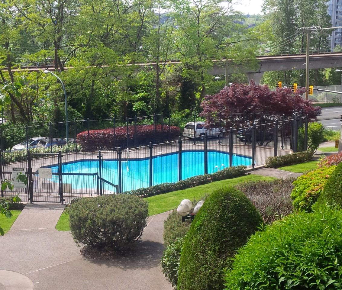 Brentlawn Towers Apartments 5051 Lougheed Hwy, Burnaby, BC V5B 4T5