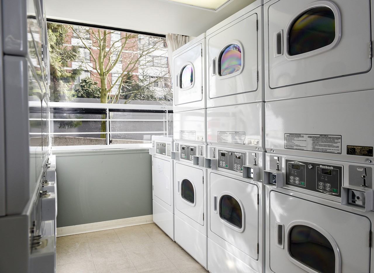 Shorewood Manor Apartments 2020 Bellevue Ave, West Vancouver, BC V7V