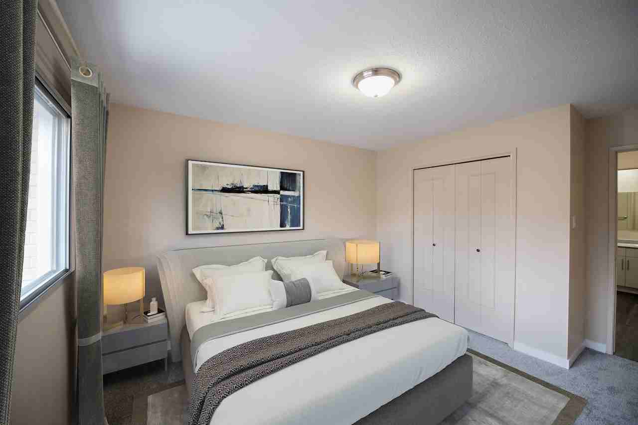 Golden Arms - Photo 2 of 14