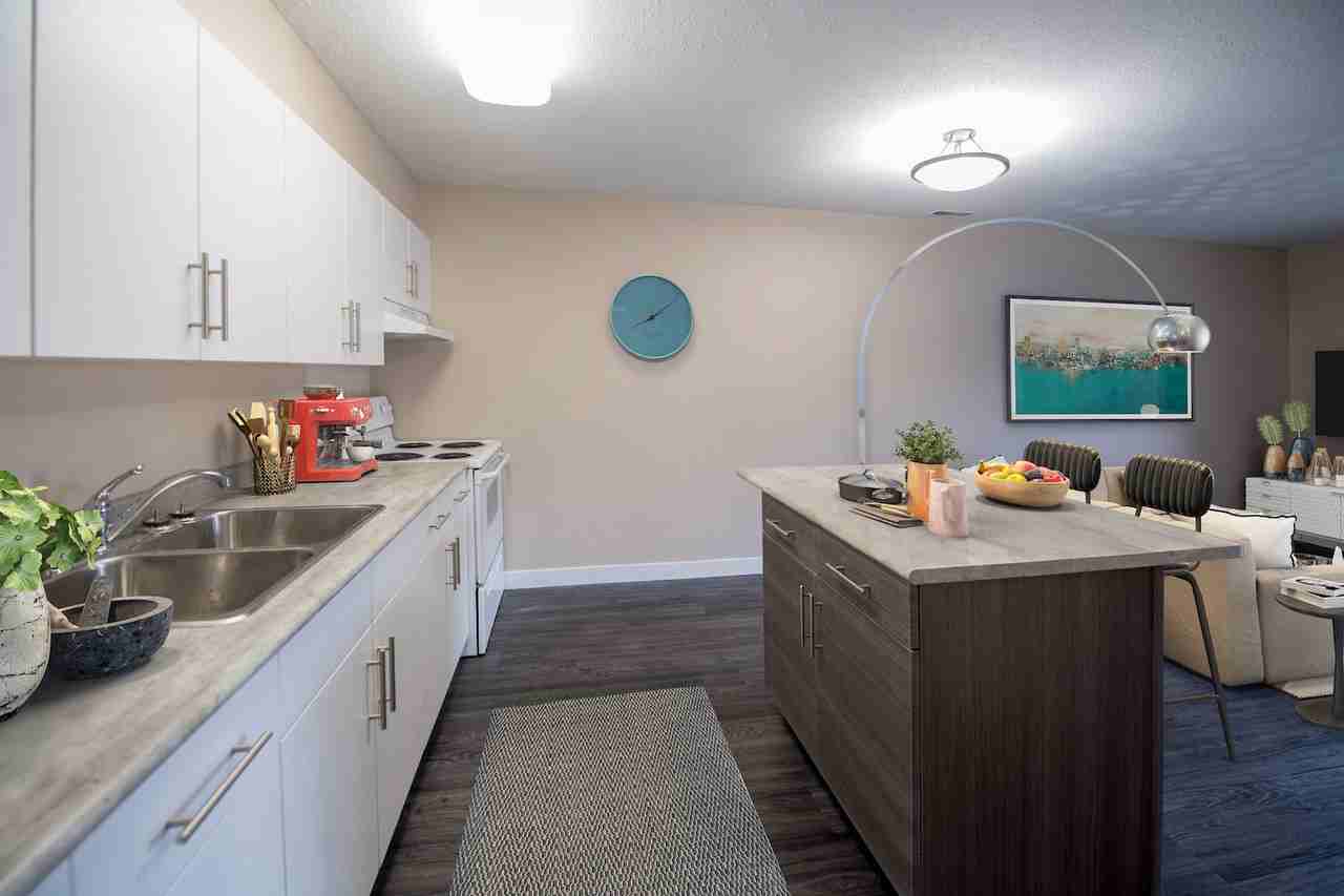 Golden Arms - Photo 3 of 14