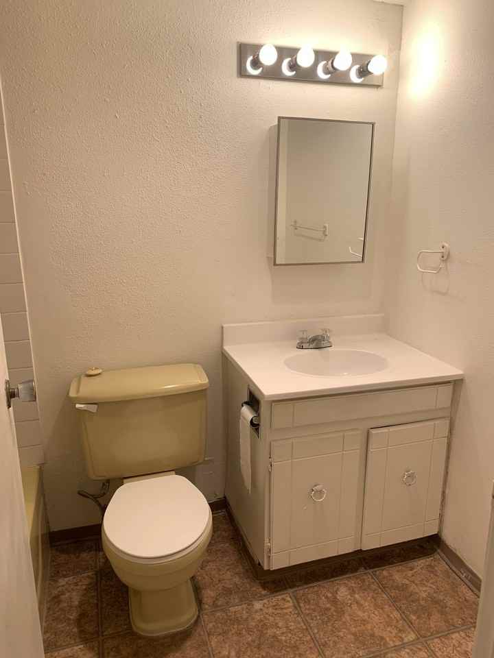 Guildford Gardens (A) Apartments 10557 150 St, Surrey, BC V3R 4B6