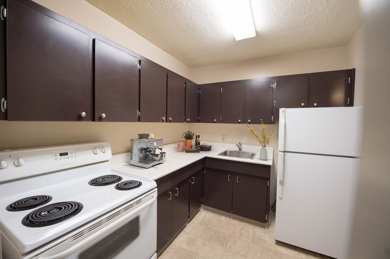 Southview Plaza Apartments 2080 Pembina Hwy, Winnipeg, MB R3T 2G9