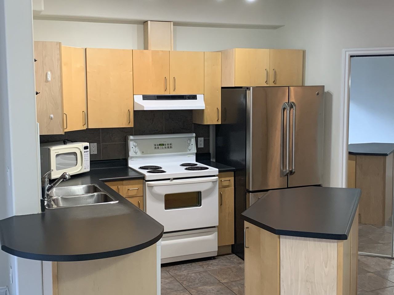 2 Bedroom 2 Bathroom Condo in Oliver - Photo 3 of 16