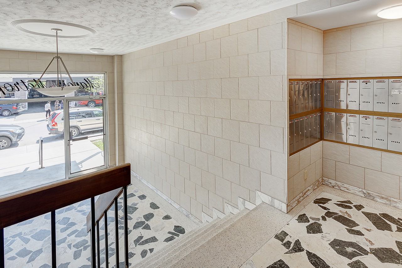 645 Gordon - Photo 2 of 9