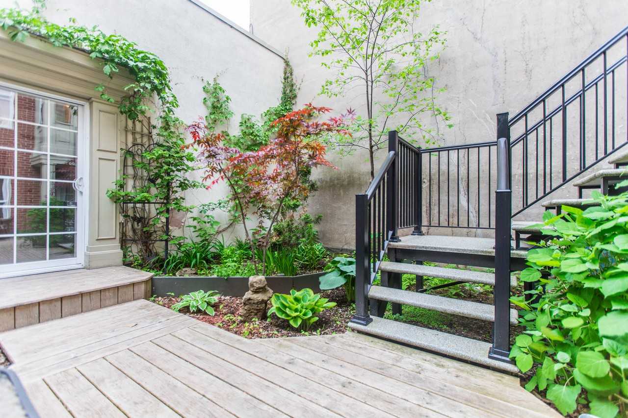 36193621 St Famille Apartments in MiltonParc, Montréal, QC H2X 2L5