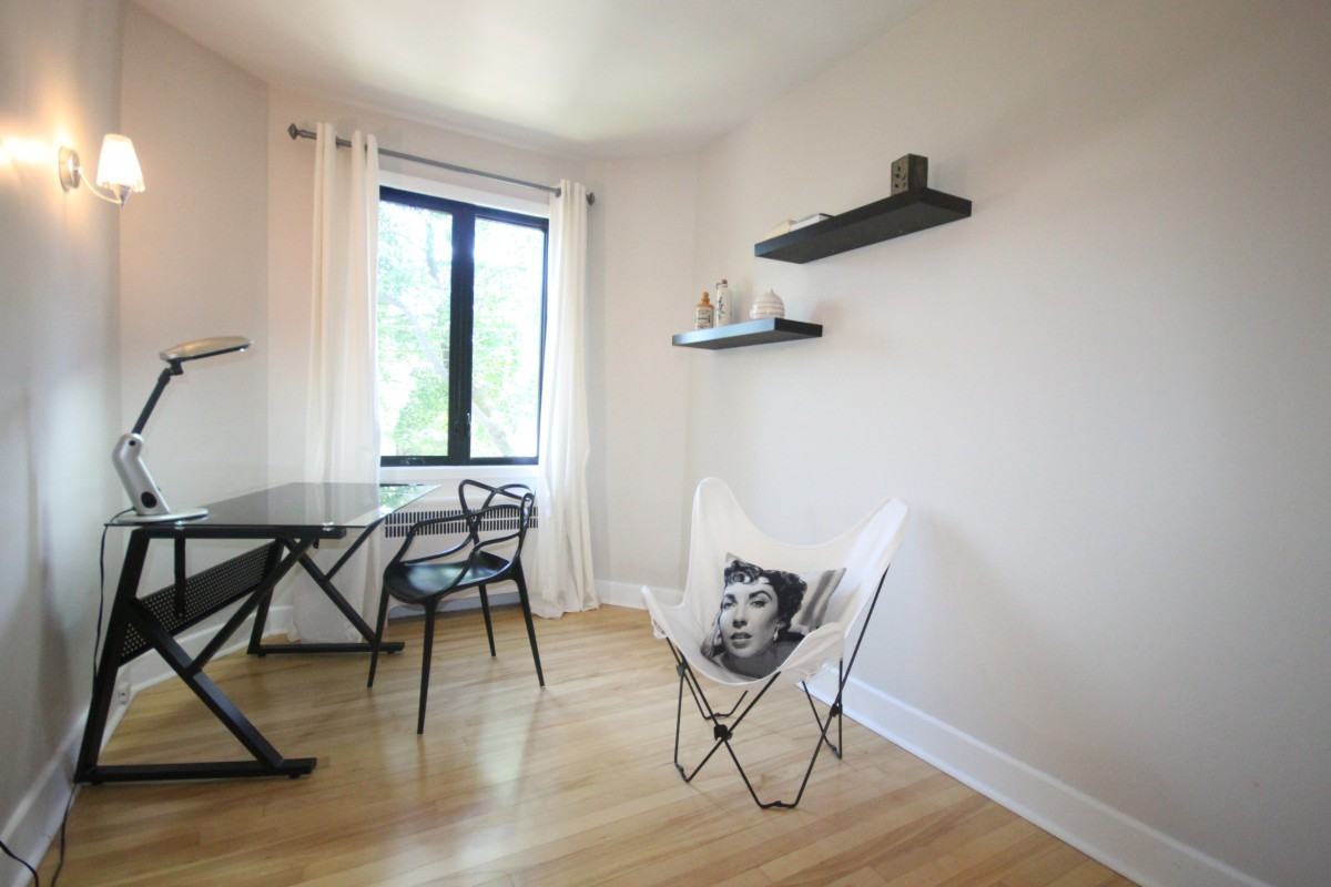 3 minutes walk from Snowdon metro station! Furnished Condo available