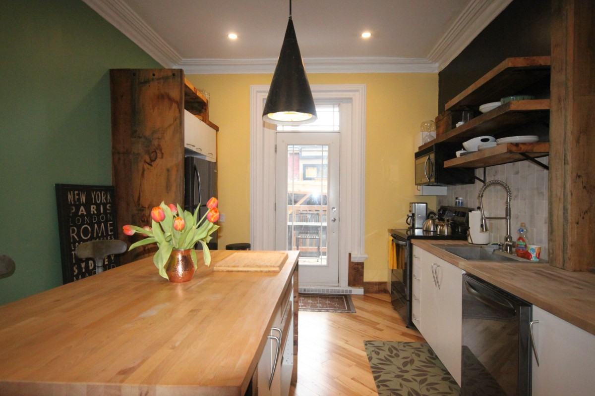 Le Plateau: Two bedroom town house offered for rent furnished !! - Photo 2 of 14