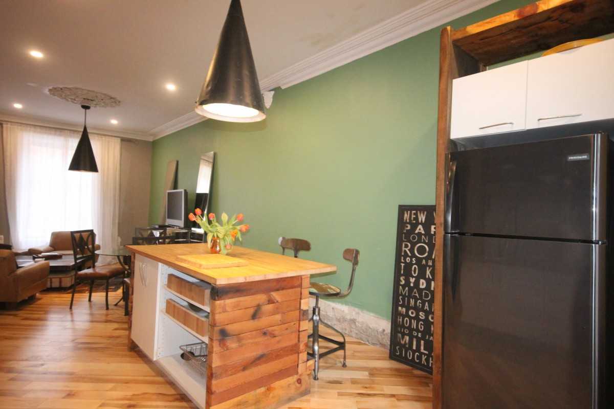 Le Plateau: Two bedroom town house offered for rent furnished !! - Photo 3 of 14