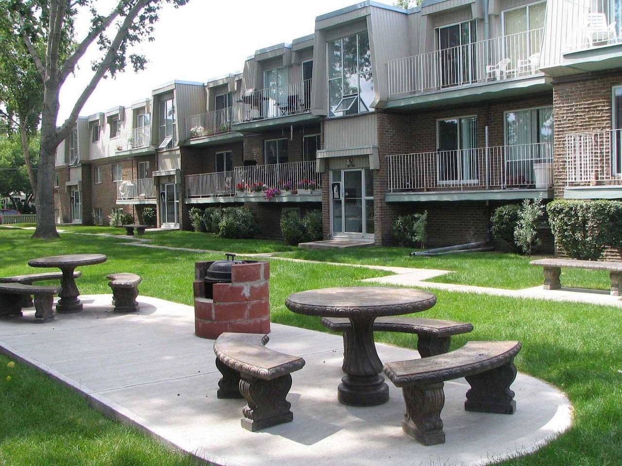 Willow Green Estates Apartments 9940 Fairmount Dr Se, Calgary, AB T2J