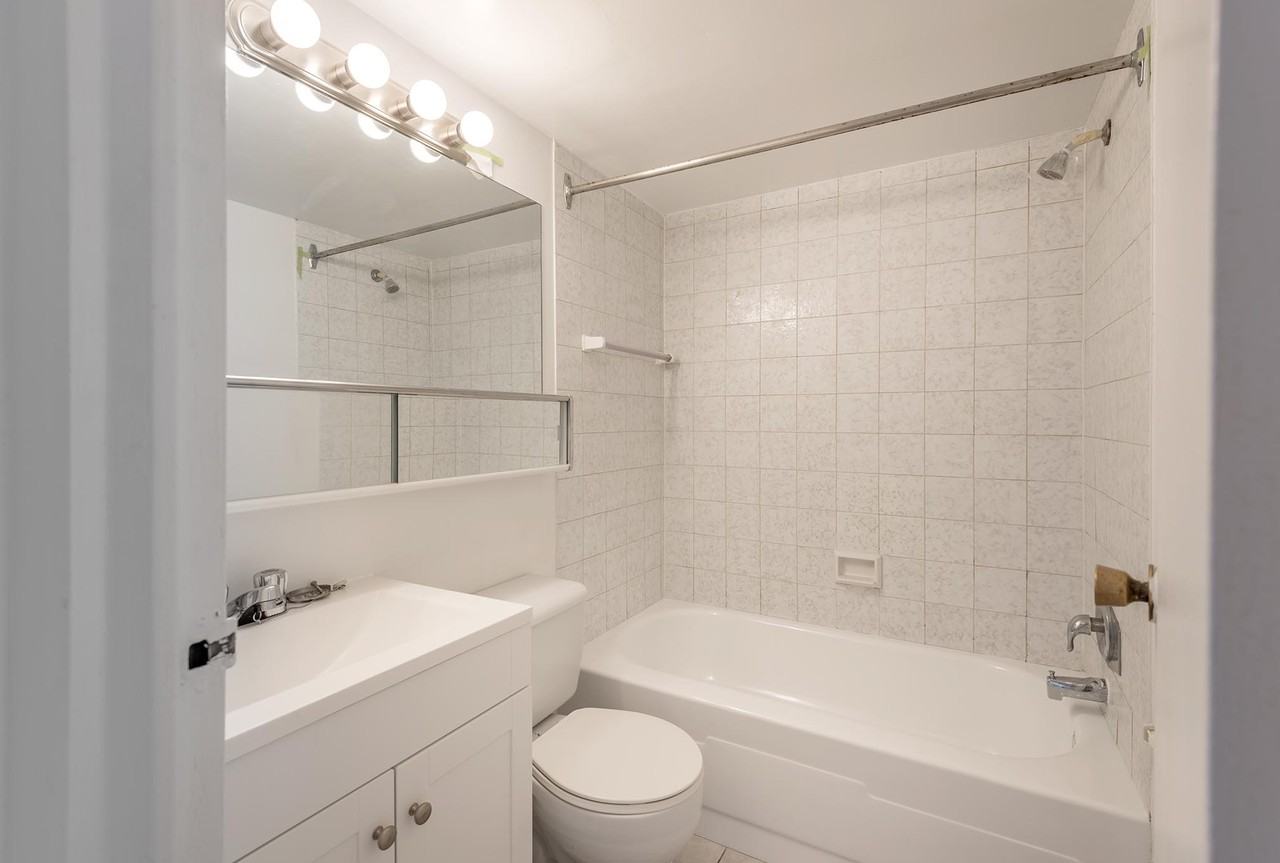 1411 du Fort - Photo 3 of 10