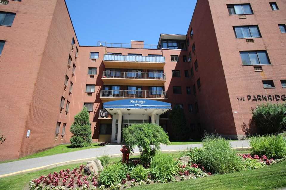 The Parkridge 4905 Ch De La CôteSaintLuc, Montréal, QC H3W 2H7