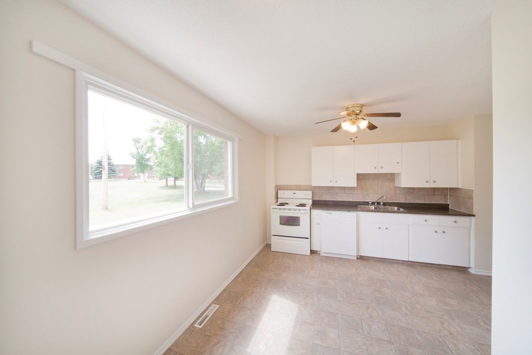 Parkland Townhomes 225 Upland Dr Se, Medicine Hat, AB T1A 3N8