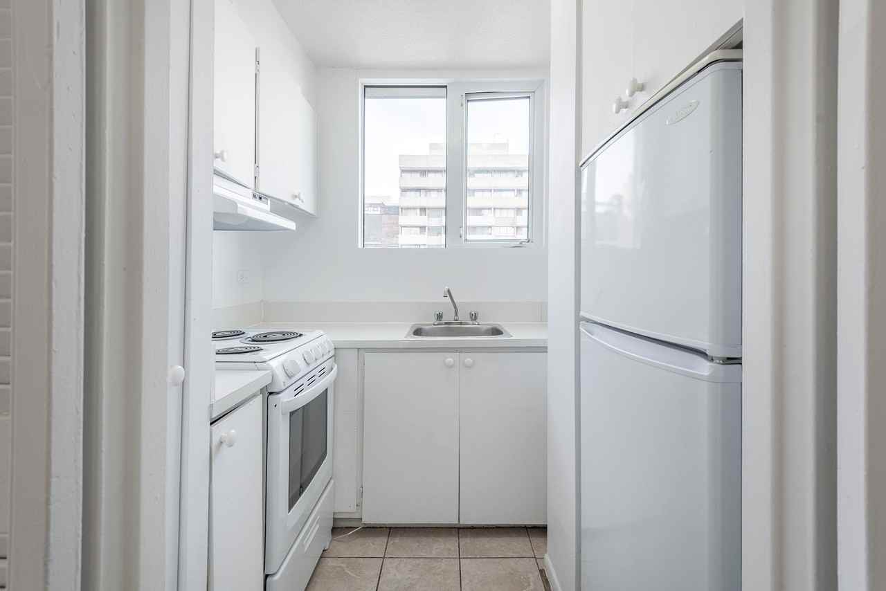 1975 Maisonneuve Ouest - Photo 2 of 37