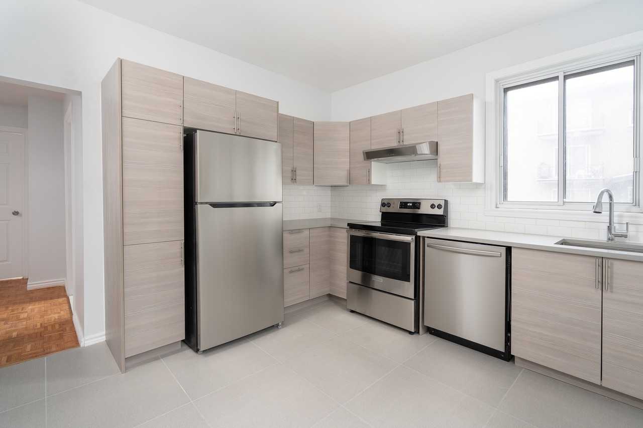 2700 Rue Jacques-Hertel - Photo 2 of 23