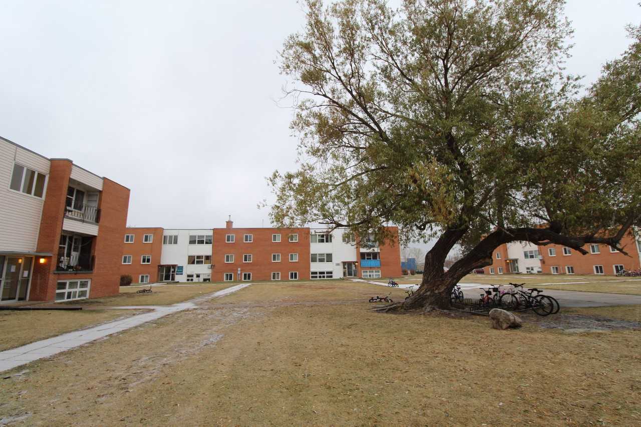 Greystone Court Apartments 20 Bateman Cres 8, Saskatoon, SK S7H 3C2