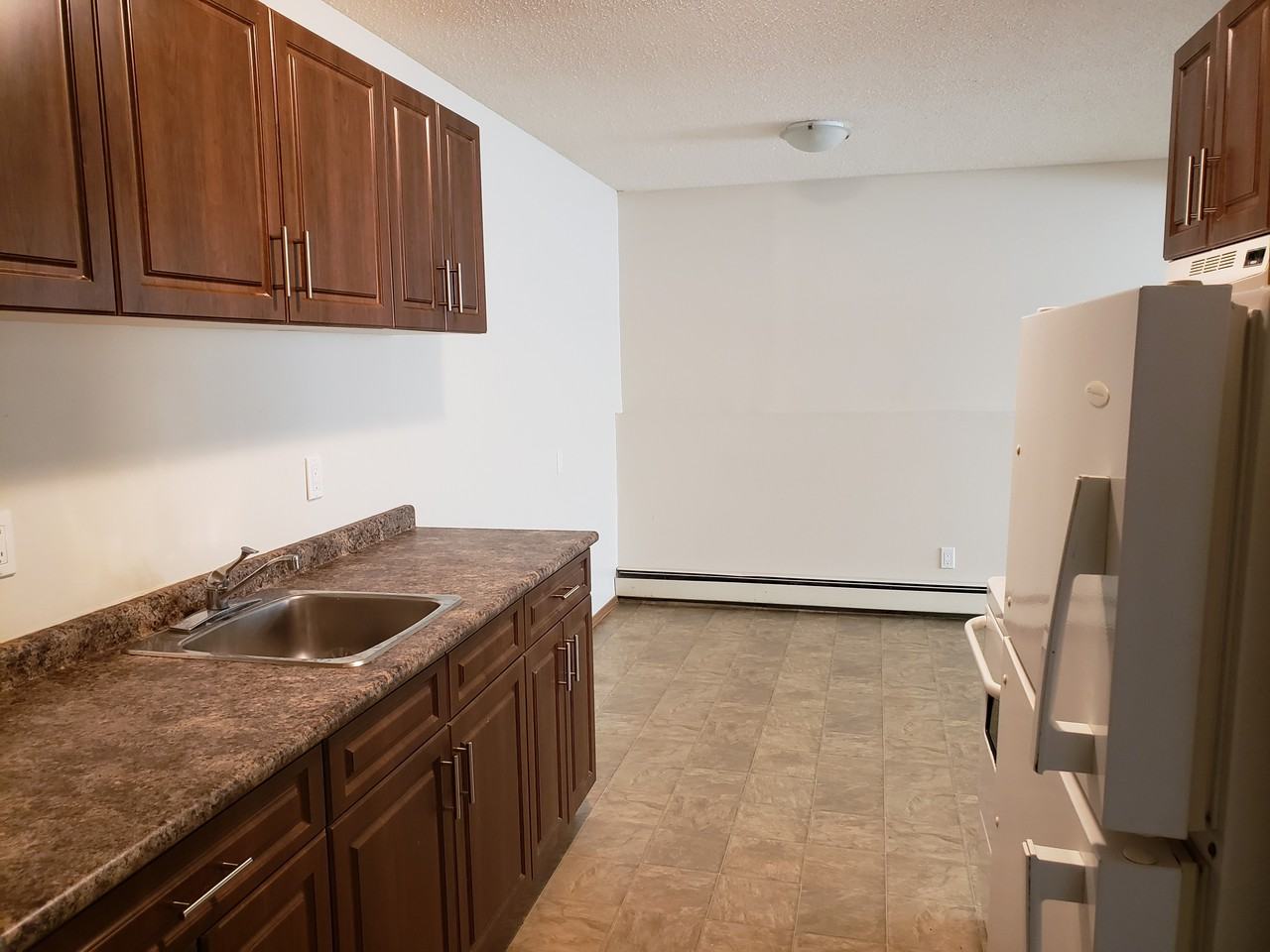 Sylvia Manor - Photo 2 of 5