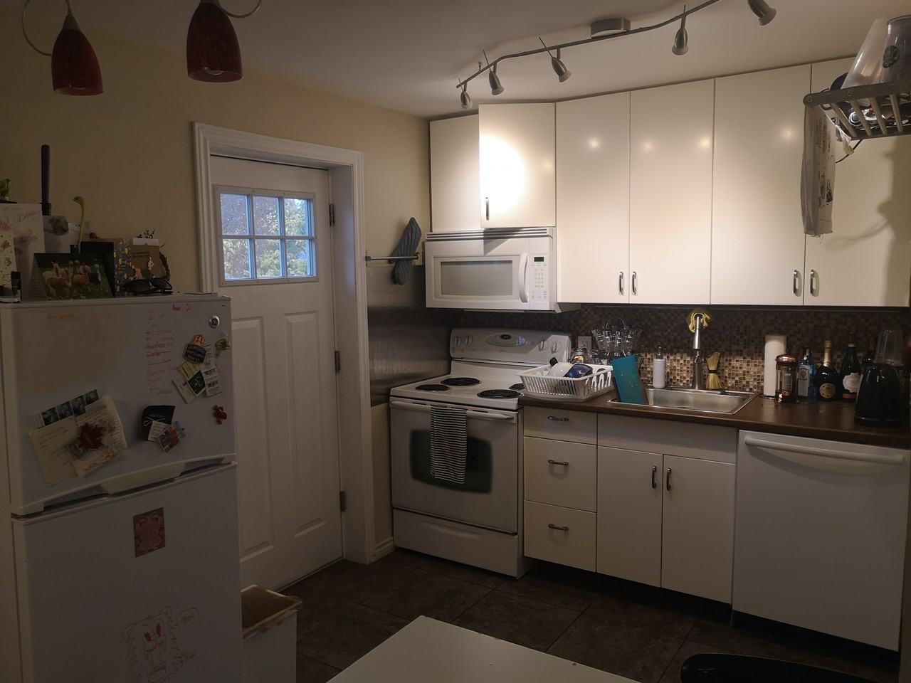 392 Aberdeen - Unit 2 - Photo 2 of 16