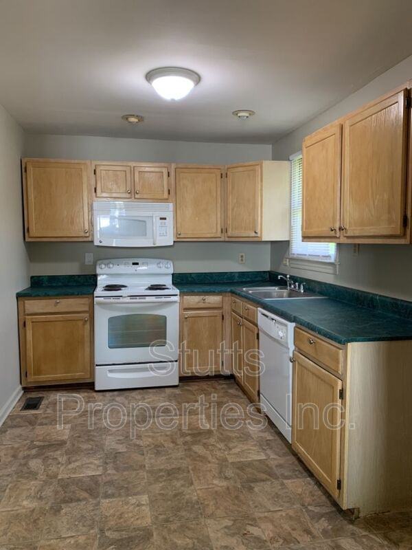 14 Winston Sq - Photo 3 of 10