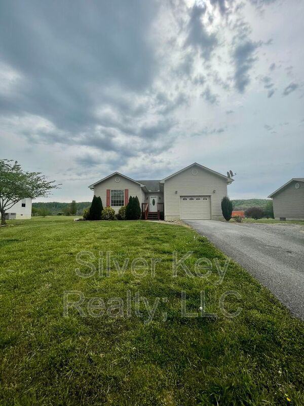 155 Pulliam Ln - Photo 2 of 22