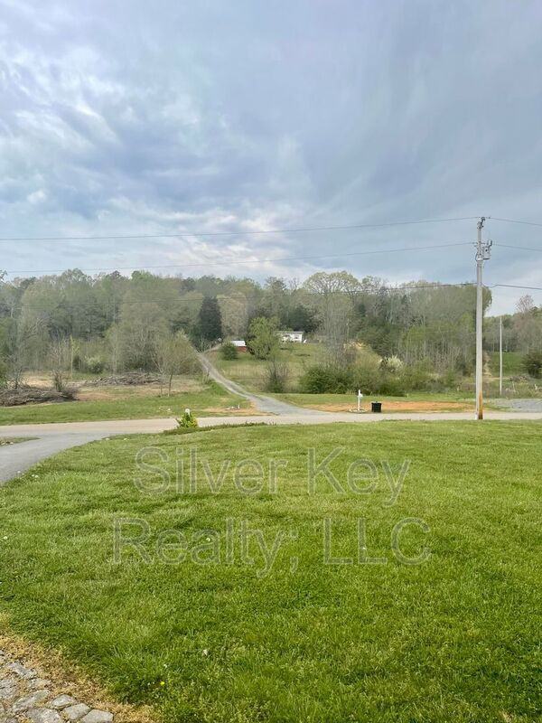 155 Pulliam Ln - Photo 4 of 22