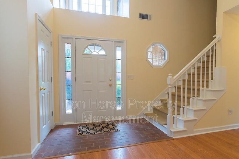 340 Bedford Dr - Photo 2 of 19