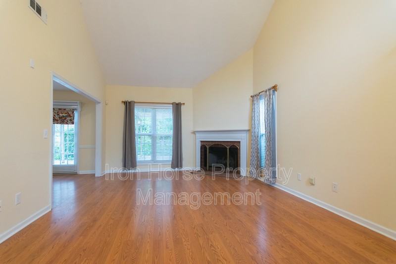 340 Bedford Dr - Photo 3 of 19