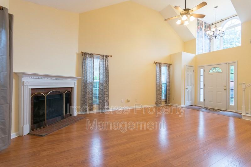 340 Bedford Dr - Photo 4 of 19