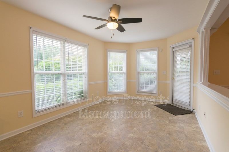 340 Bedford Dr - Photo 6 of 19