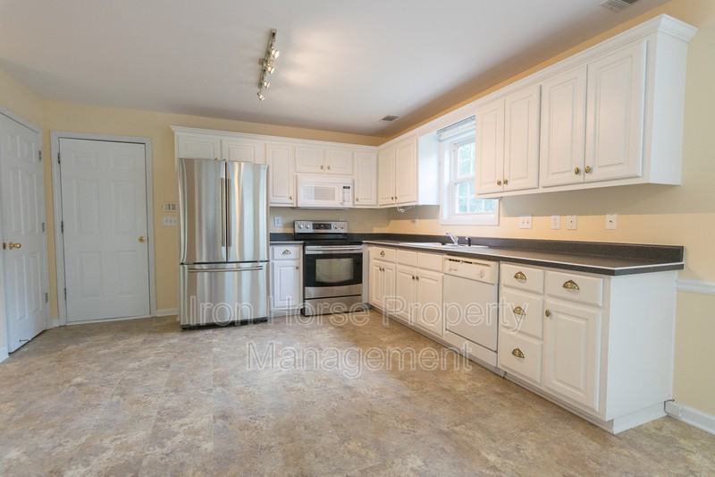 340 Bedford Dr - Photo 7 of 19