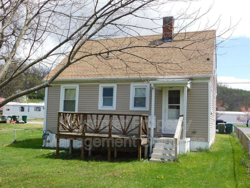115 N Elkin Ave - Photo 4 of 34