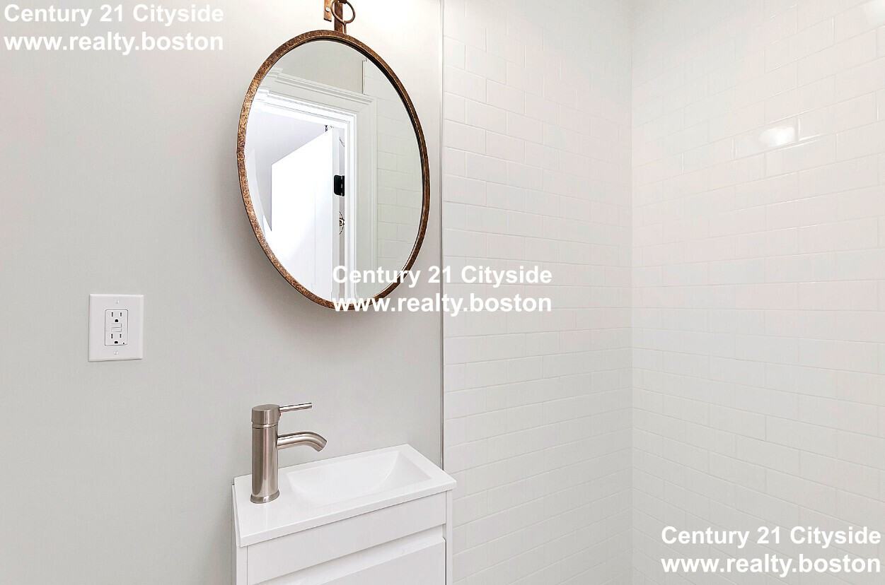 85 Webster St #3 - Photo 5 of 8