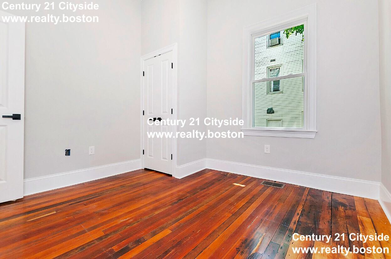 85 Webster St #3 - Photo 6 of 8