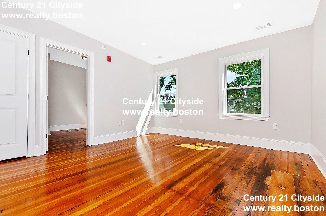 85 Webster St #3 - Photo 7 of 8