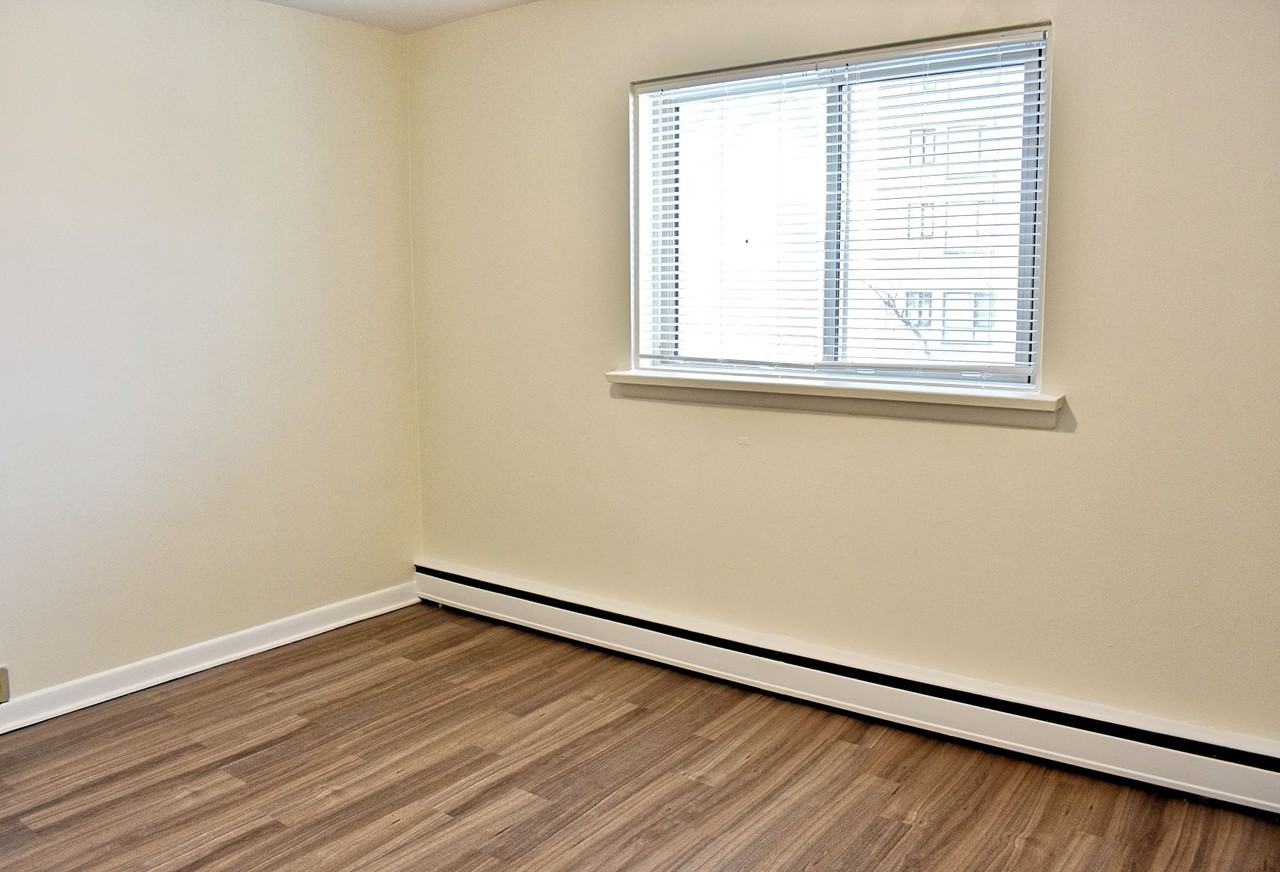 401 Stradbrook - Photo 3 of 7