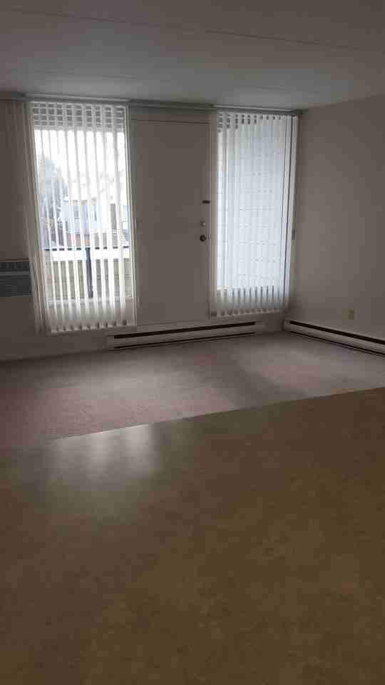 Parkwood Square Apartments 170 Watt St, Winnipeg, MB R2L 2B5 Zumper