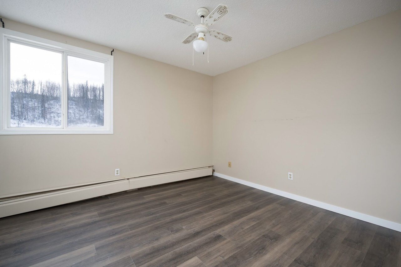 River Valley Manor - Photo 3 of 32