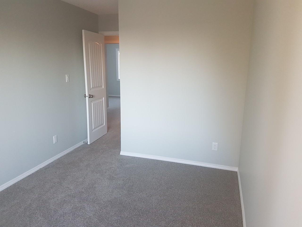 Londonderry Square - Photo 3 of 23