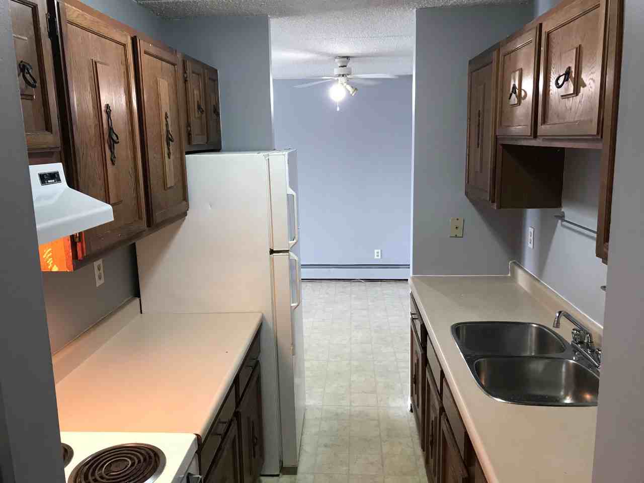 Bonnie Doon Manor - Photo 2 of 7