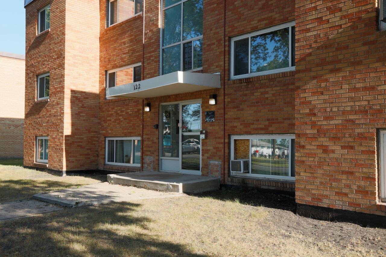 Sheldon Manor Apartments 122 Kildare Ave E, Winnipeg, MB R2C 0P2 Zumper