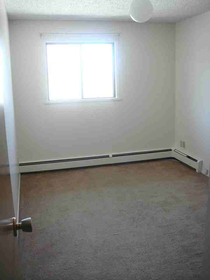 Hanover Court Apartments 1224 7th Ave N, Saskatoon, SK S7K 2W2 Zumper