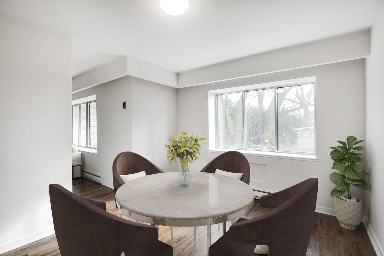 370 Lakeshore - Photo 2 of 17