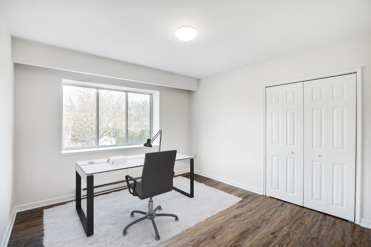 370 Lakeshore - Photo 3 of 17