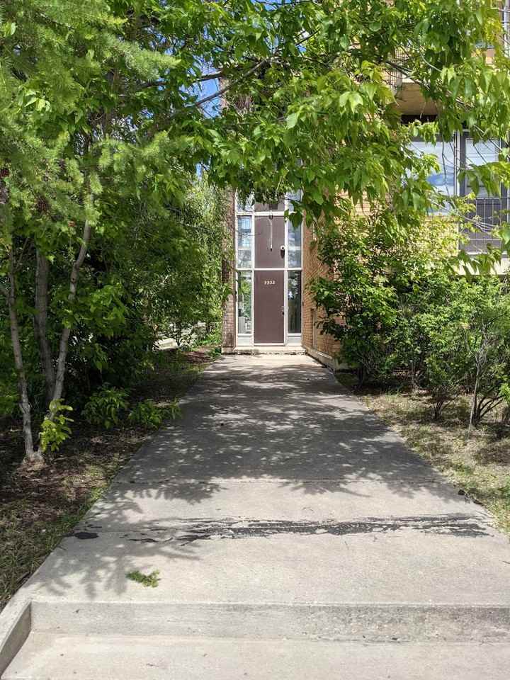 Montrose Apartments - Photo 3 of 18