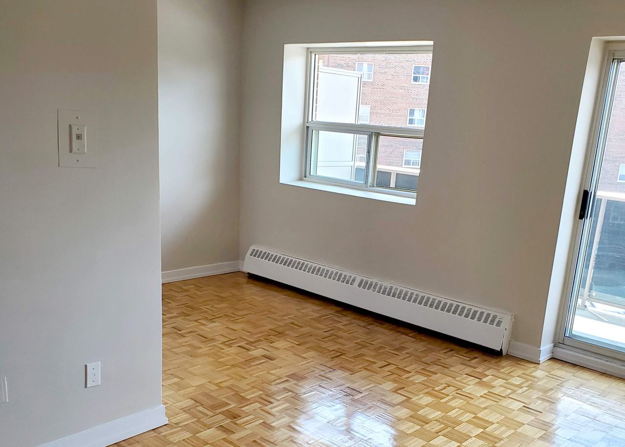 Seville East & West Apartments 65 Paisley Blvd W, Mississauga, ON L5B