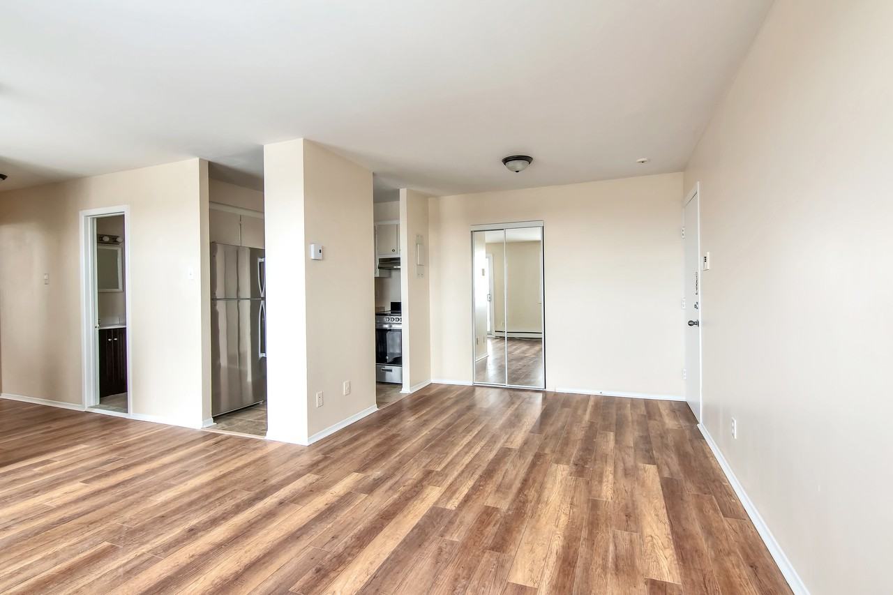 Le Palais Pierrefonds Apartments 17000 Boul De Pierrefonds, Montréal