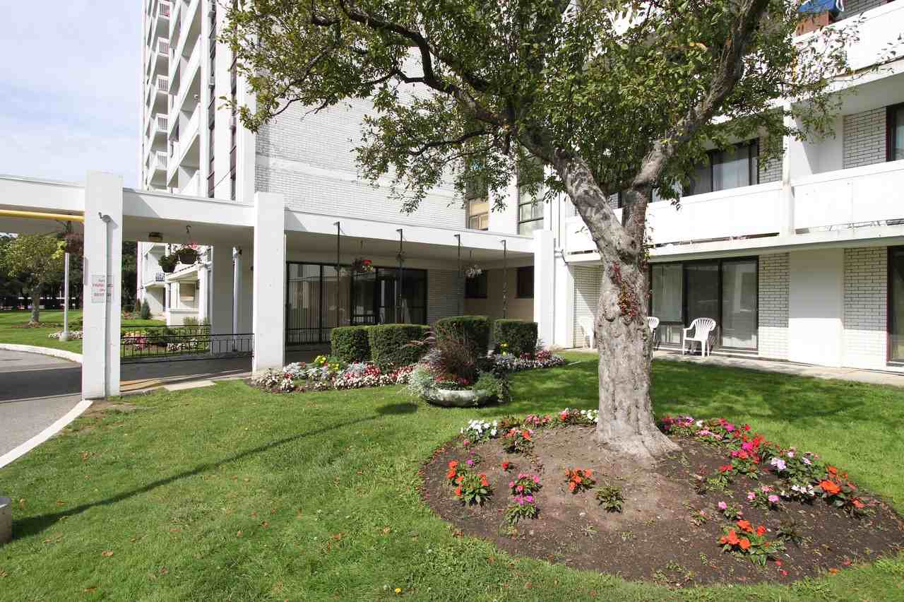 200 Gateway Blvd Apartments in Flemingdon Park, Toronto, ON M3C 1B5